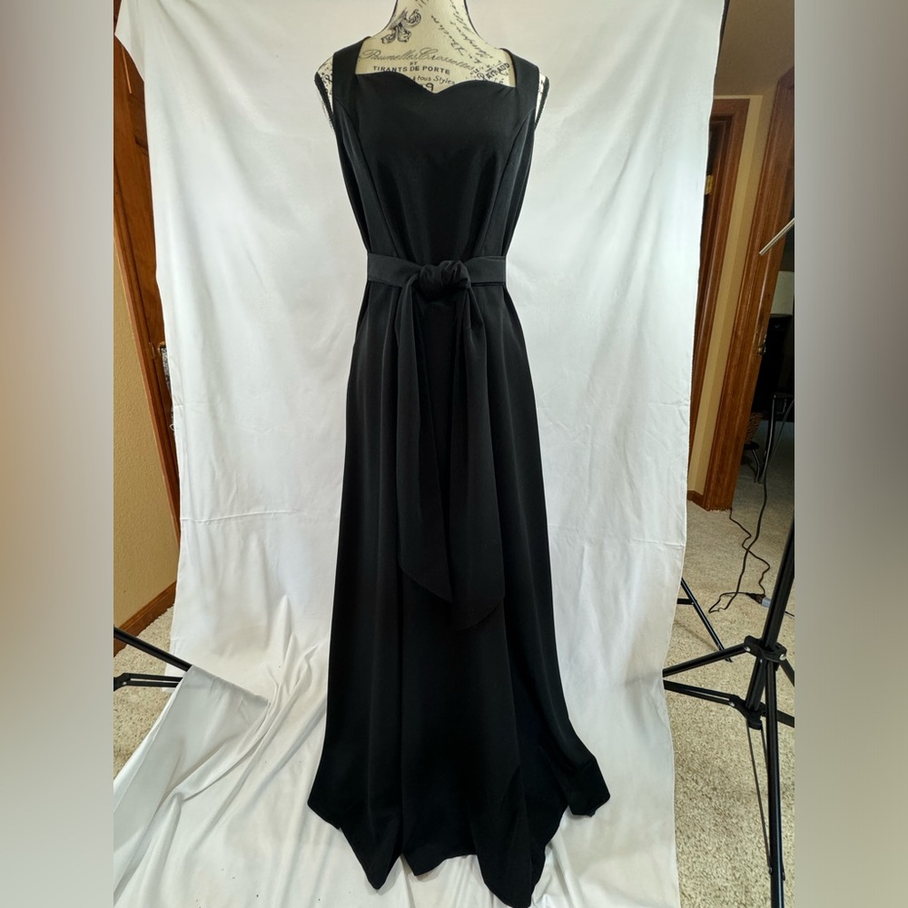 Full Length Sleeveless Black dress